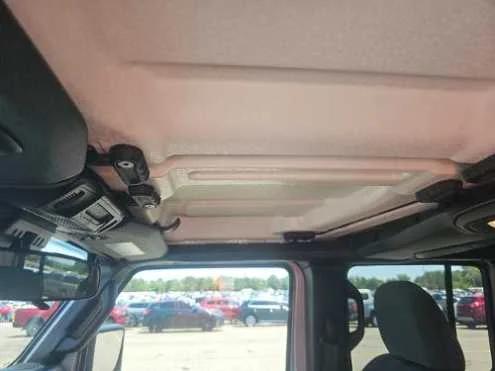 Used 2024 Silver Zynith Clearcoat Jeep Sport S image 15