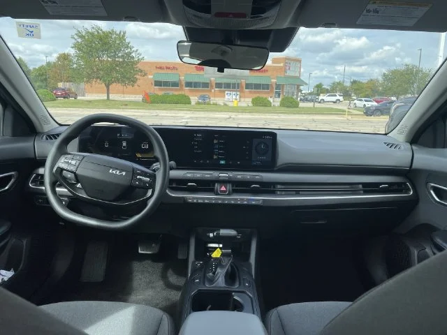 2025 Kia K4 LXS - Photo 37