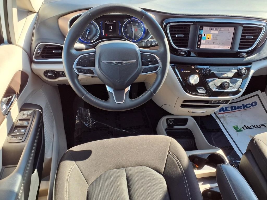 Used 2023 White Chrysler LX image 9