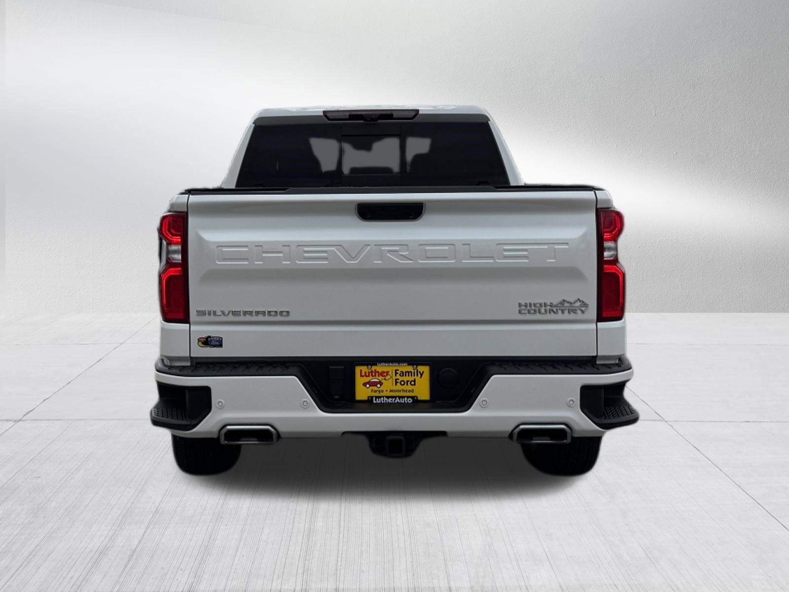 Used 2024 Iridescent Pearl Tricoat Chevrolet High Country image 6