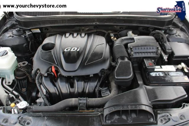 Used 2011 Black Hyundai SE image 5