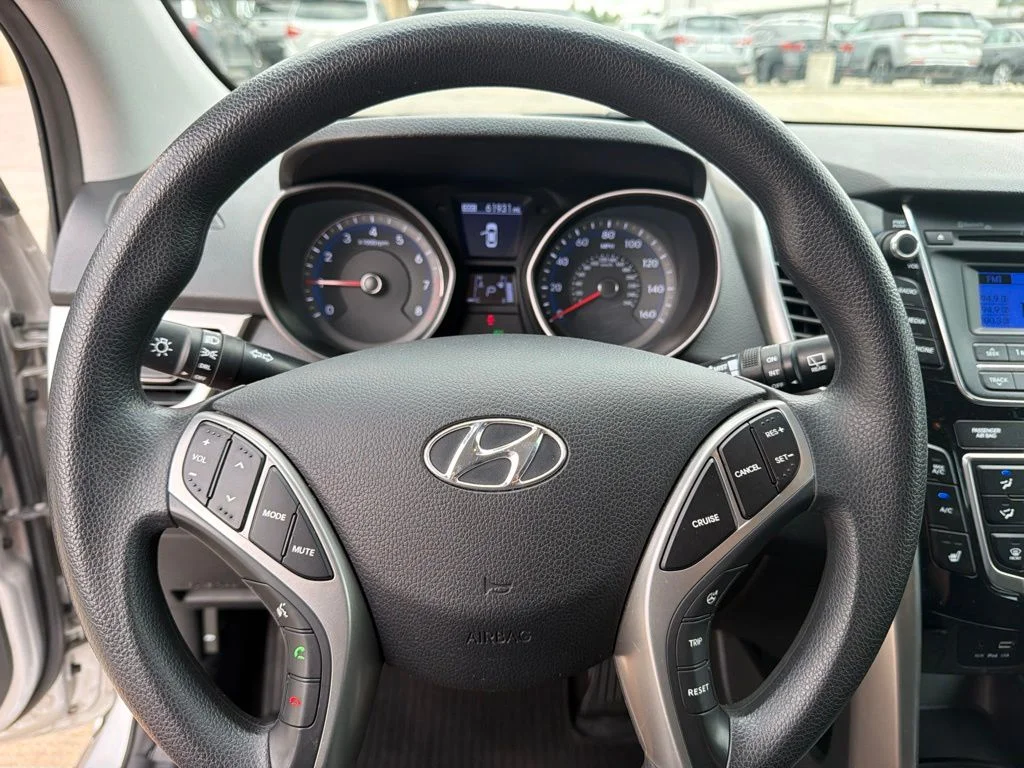 Used 2016 Silver Hyundai Base image 11