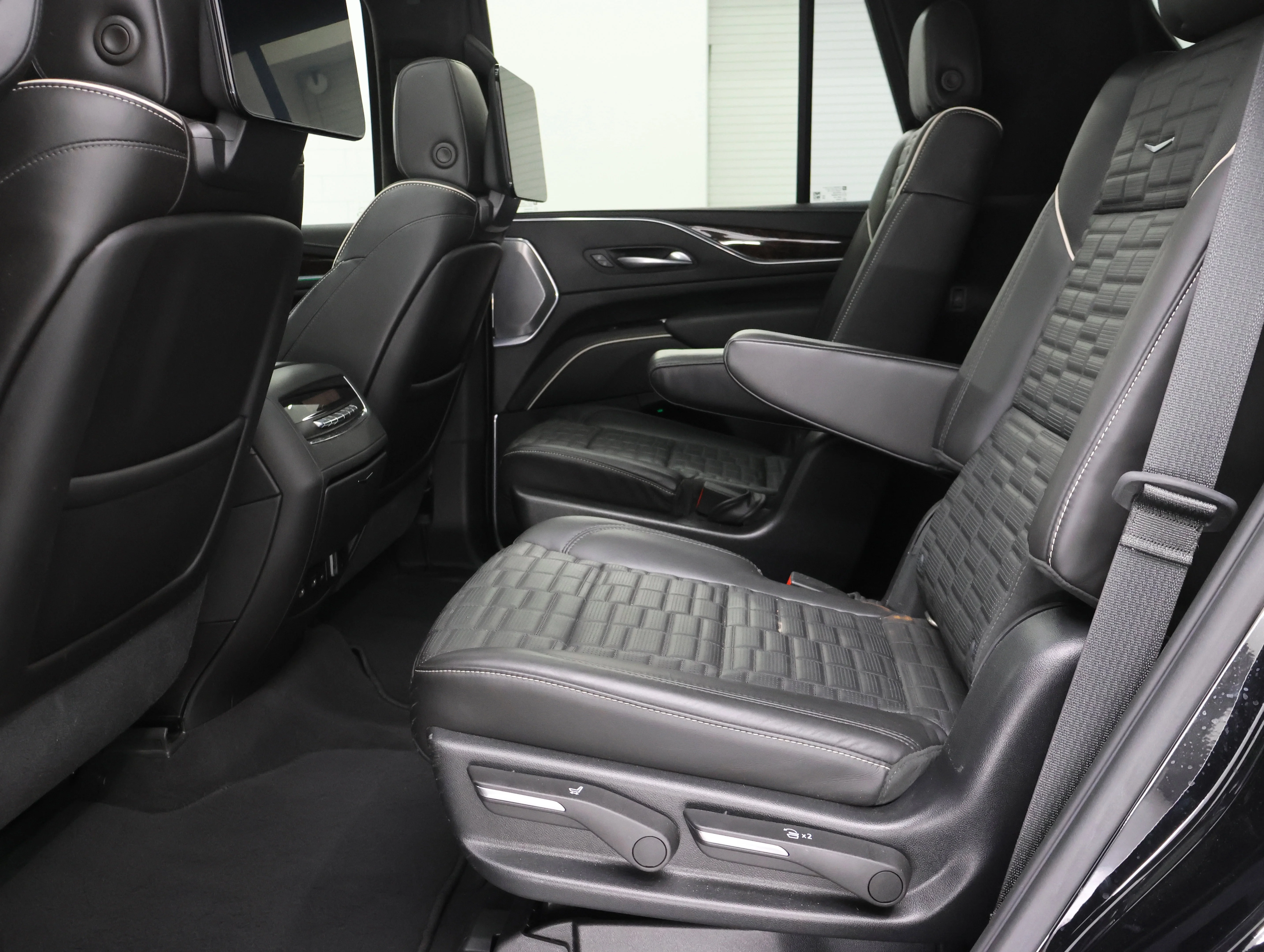 Used 2021 Black Raven Cadillac Sport Platinum image 42