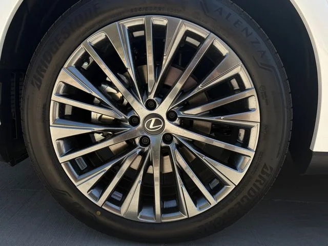 New 2026 White Lexus 450h+ Luxury image 10