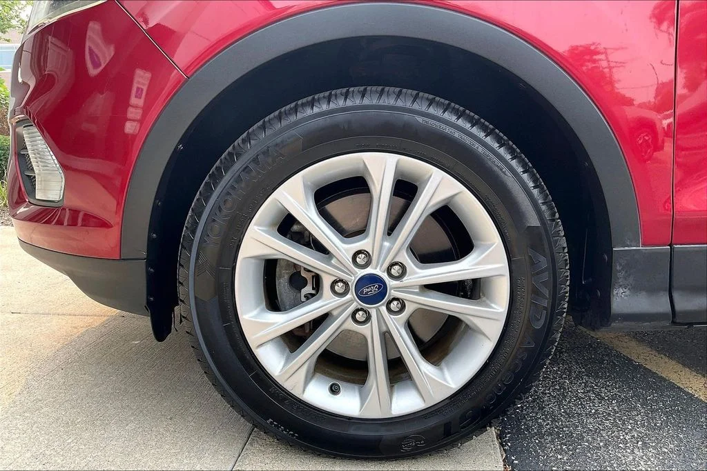 Used 2017 Red Ford SE image 10