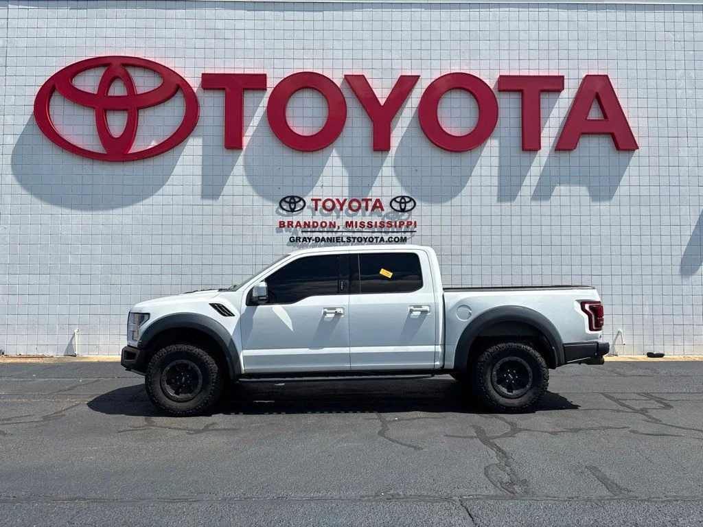 Used 2017  Ford Raptor image 4