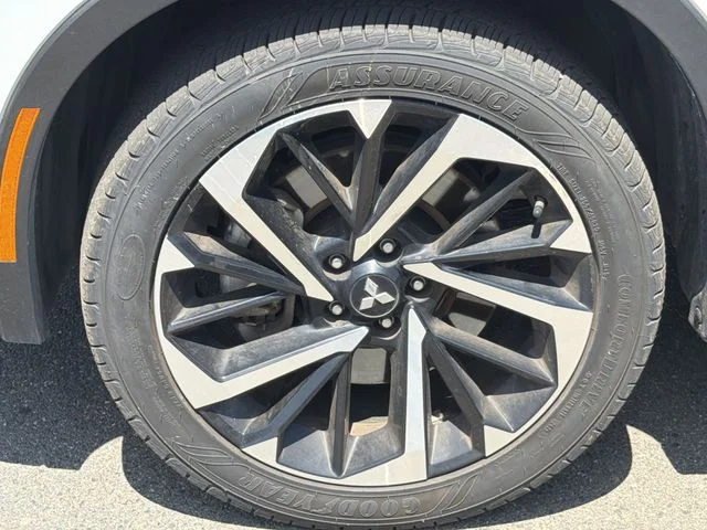 Used 2024 Silver Mitsubishi  image 8