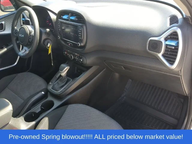 Used 2022 White Kia LX image 45