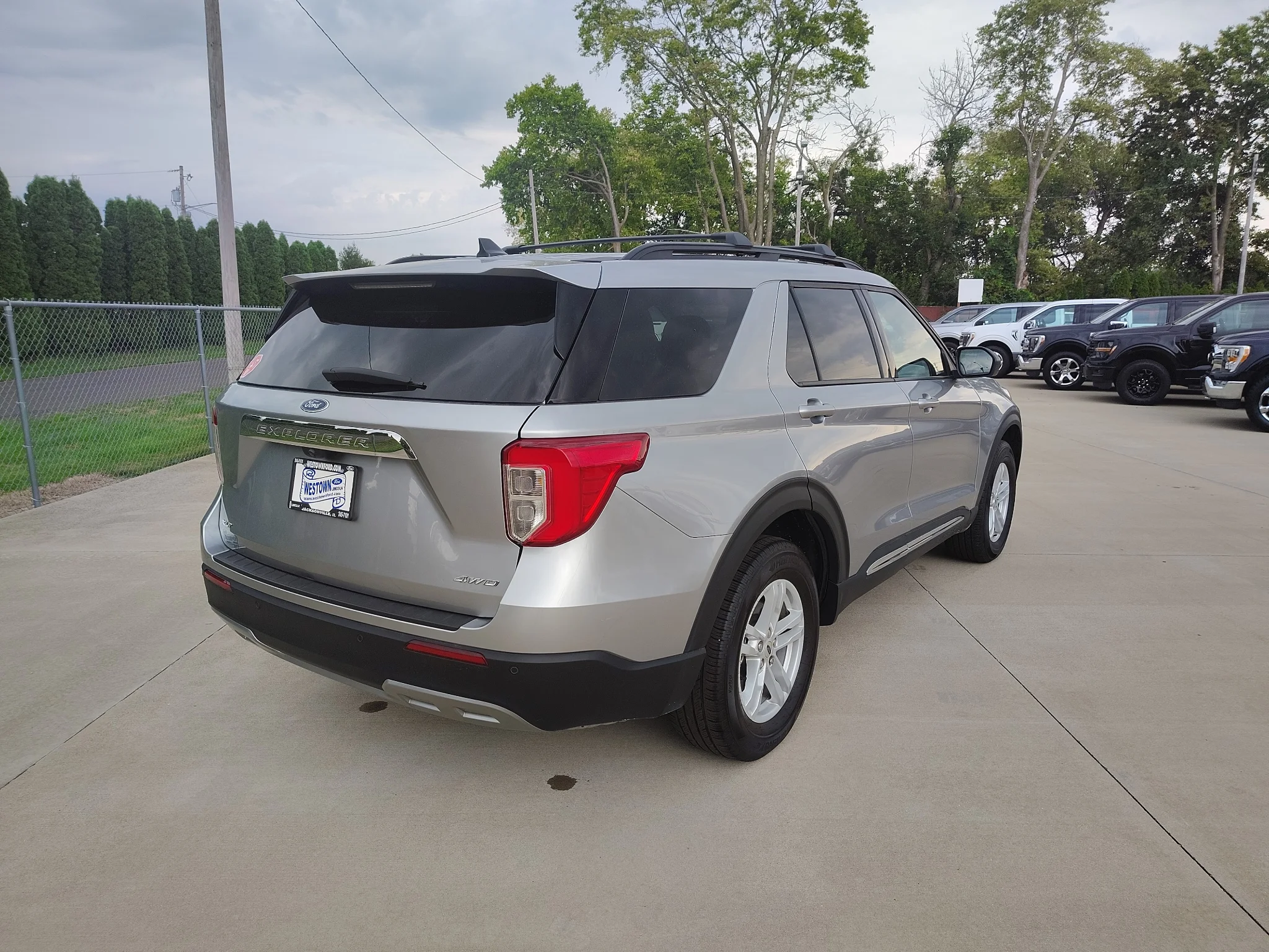 Used 2024 Iconic Silver Metallic Ford XLT image 3