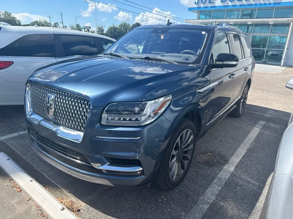 Used 2019 Blue Lincoln Select image 1