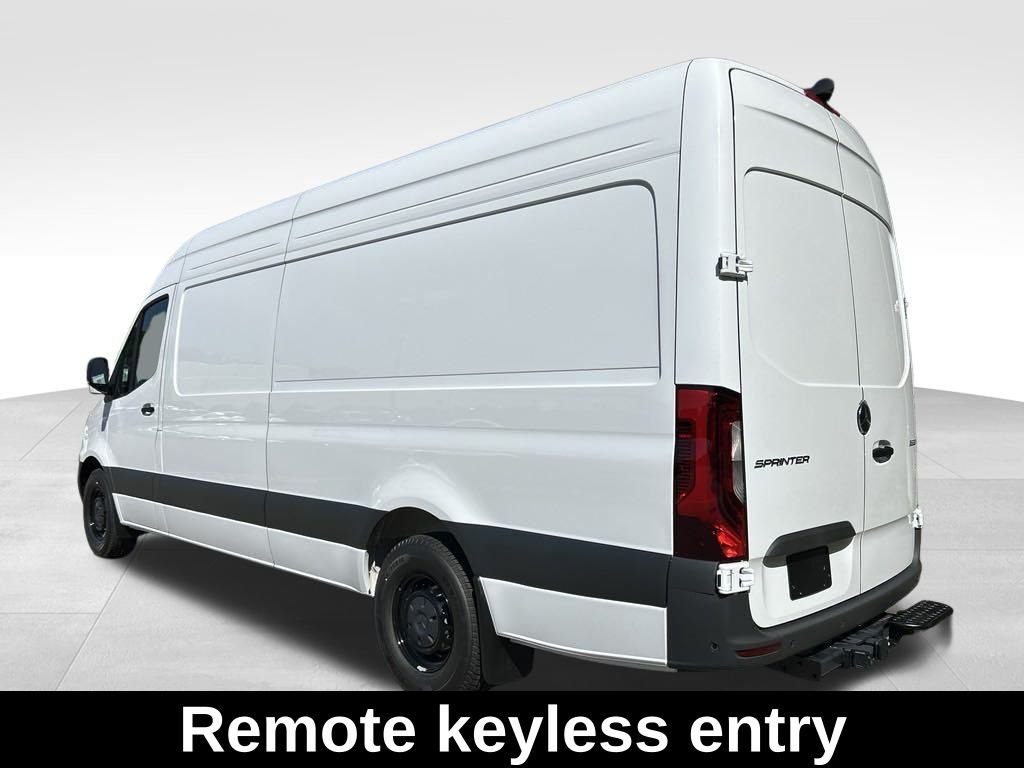 Used 2024 White Mercedes-Benz Cargo 170 WB image 3