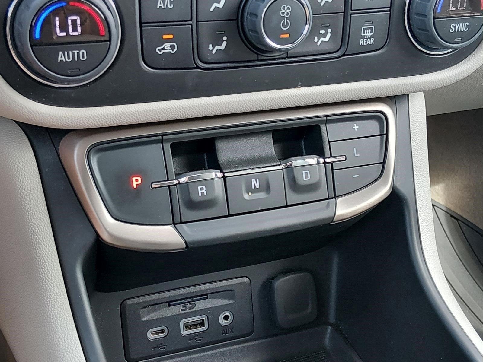 Used 2024 White Frost Tricoat GMC Denali image 27