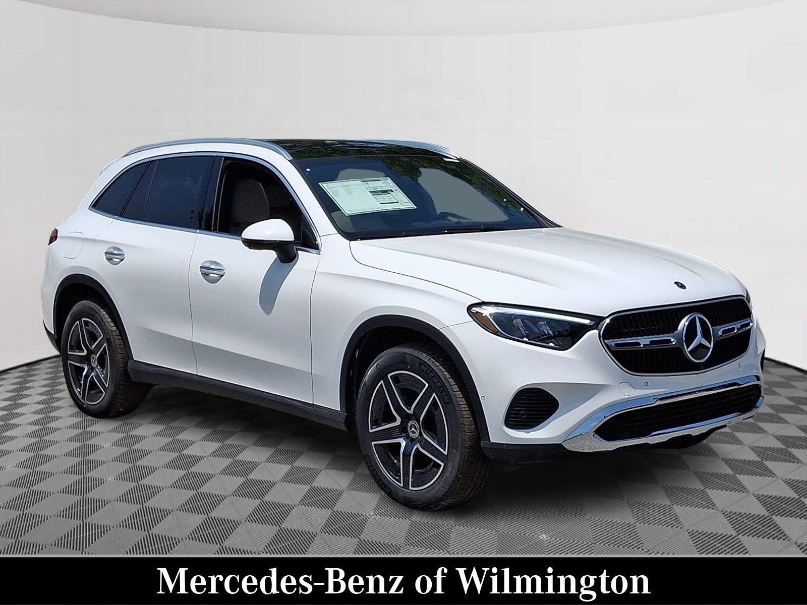 New 2026 Polar White Mercedes-Benz GLC 300 image 1