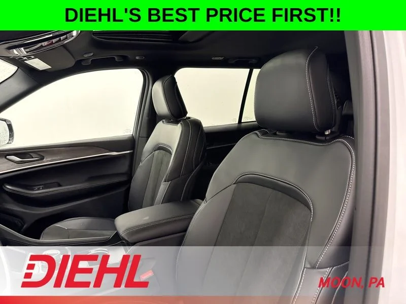New 2026 Bright White Clear-Coat Exterior Paint Jeep Altitude image 19