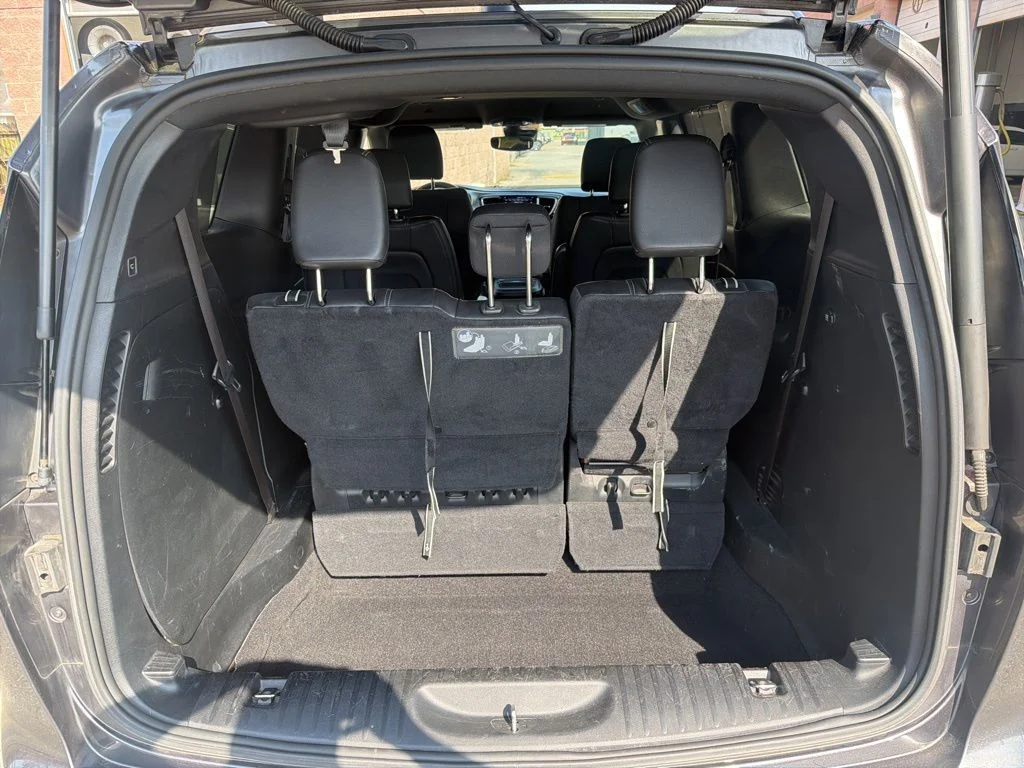 Used 2019 Gray Chrysler Touring L image 24