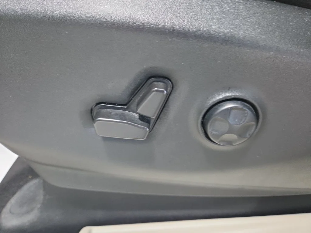 Used 2023 Silver Chrysler Touring L image 28