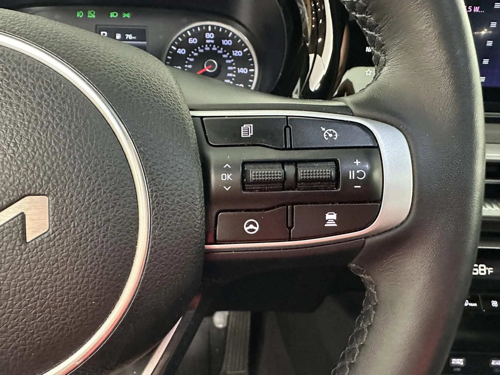 Used 2023 Glacial White Pearl Kia GT-Line image 25
