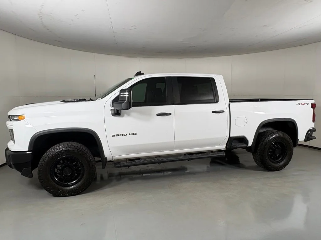 Used 2024 White Chevrolet Custom image 5