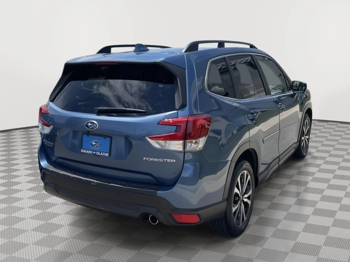 Used 2020 Horizon Blue Pearl Subaru Limited image 15