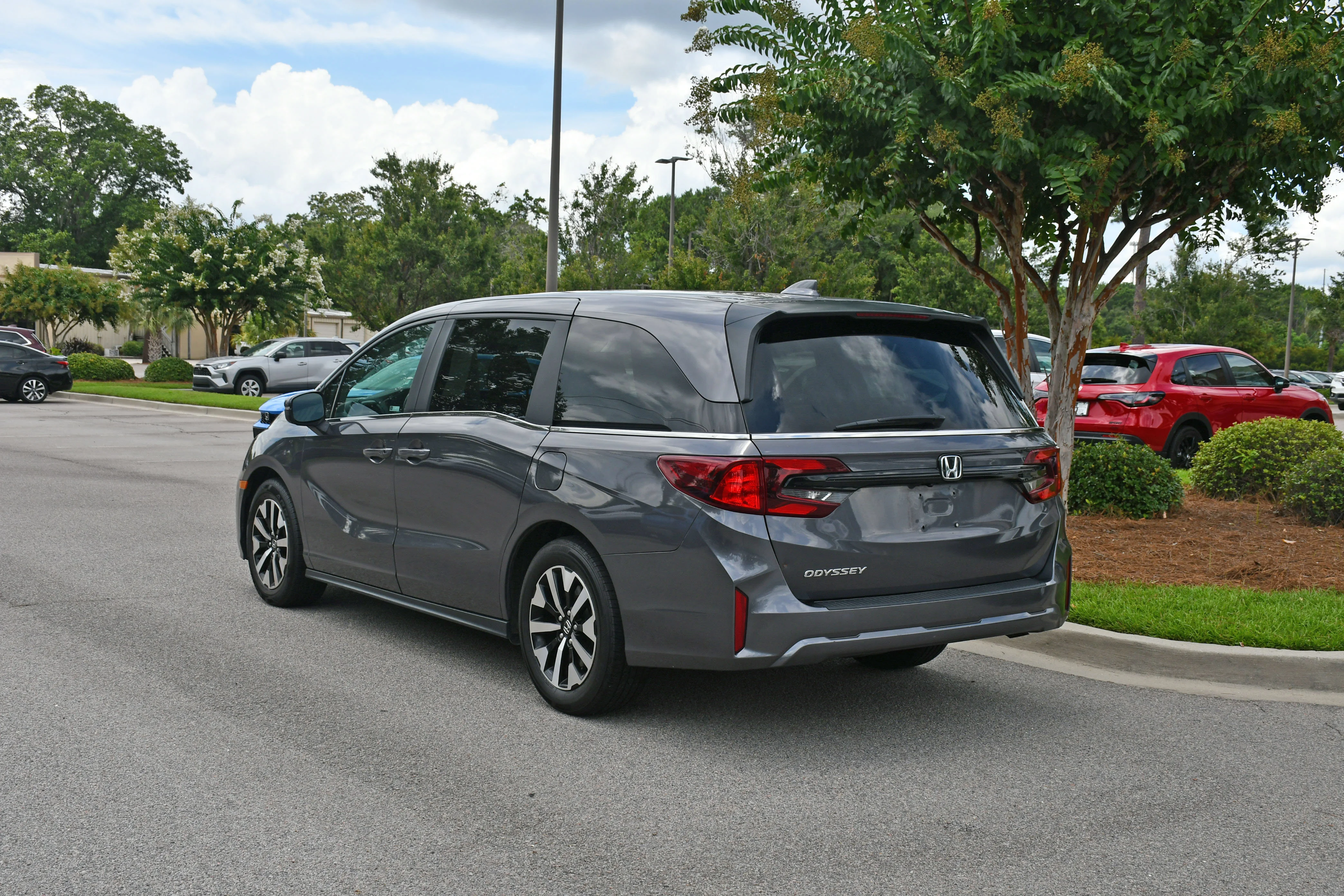Used 2025  Honda EX-L image 3