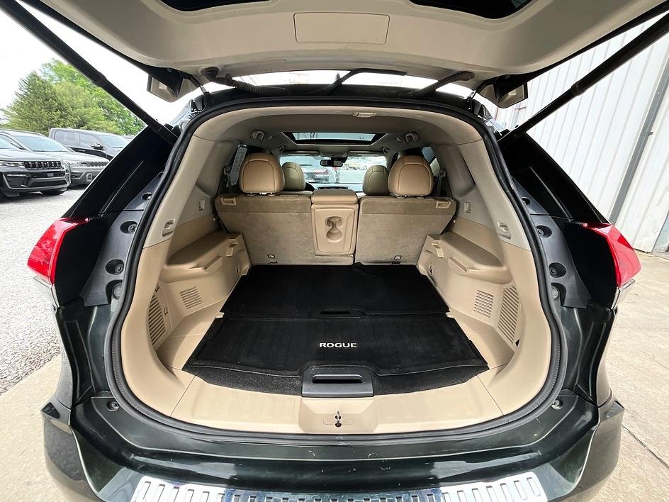 Used 2018 Green Nissan SL image 7