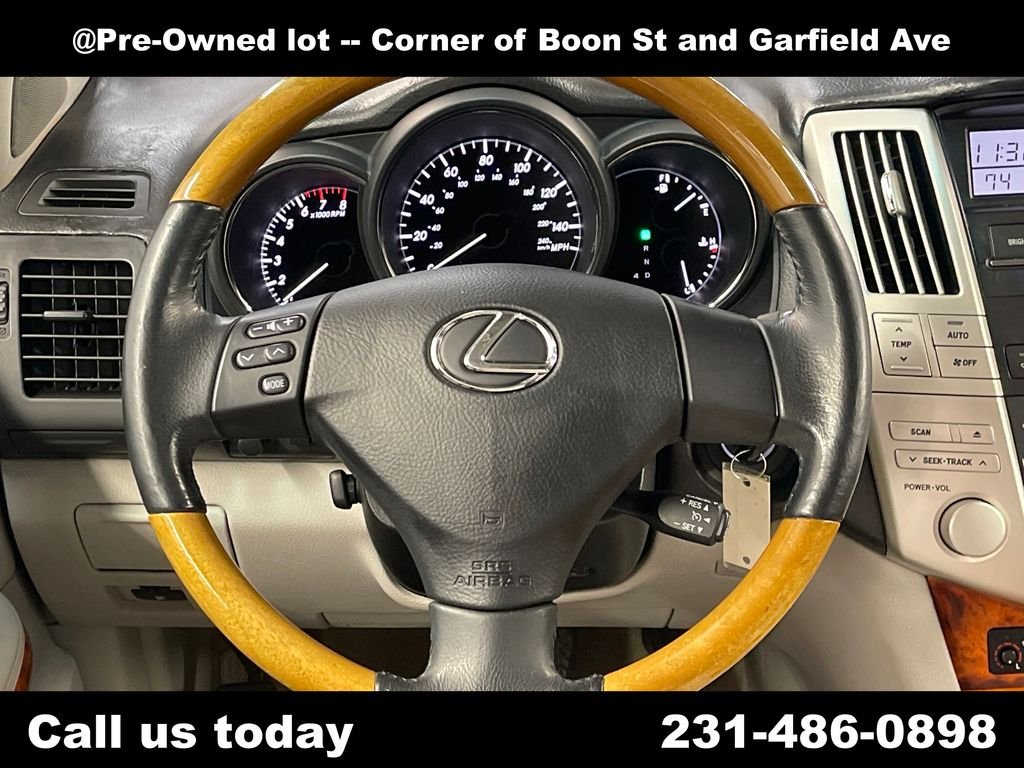 Used 2009  Lexus 350 image 19