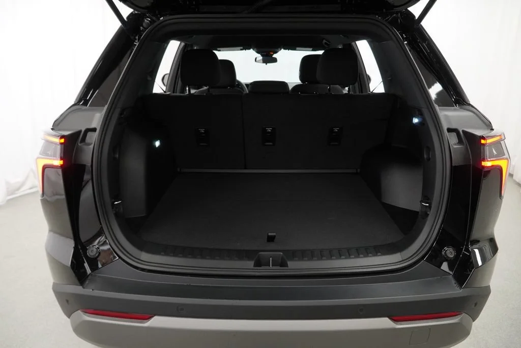 New 2027 Mosaic Black Metallic Chevrolet LT image 25