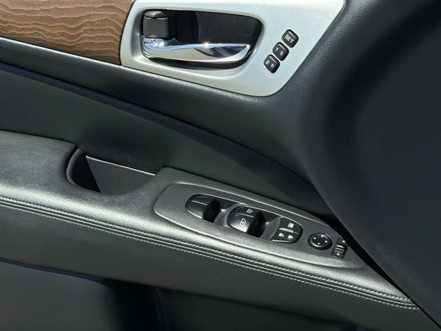 Used 2018 Silver Nissan Platinum image 37