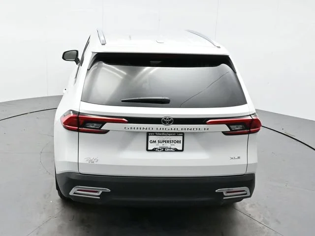 Used 2024 Wind Chill Pearl Toyota XLE image 39