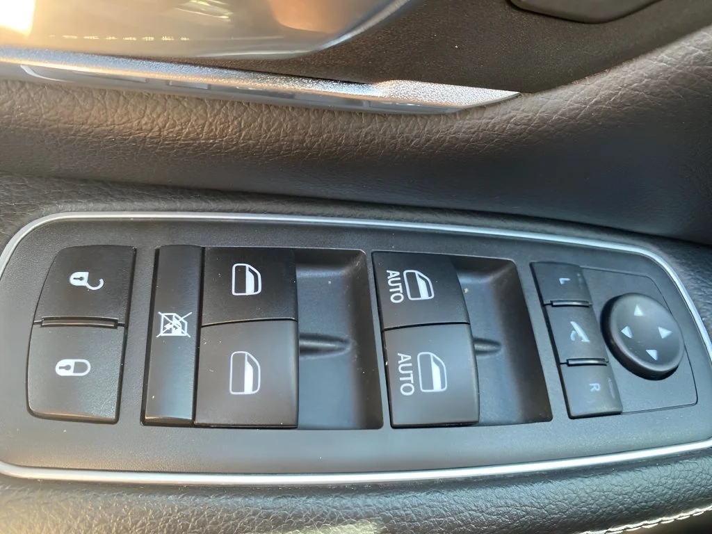 Used 2022  Ram Laramie image 18