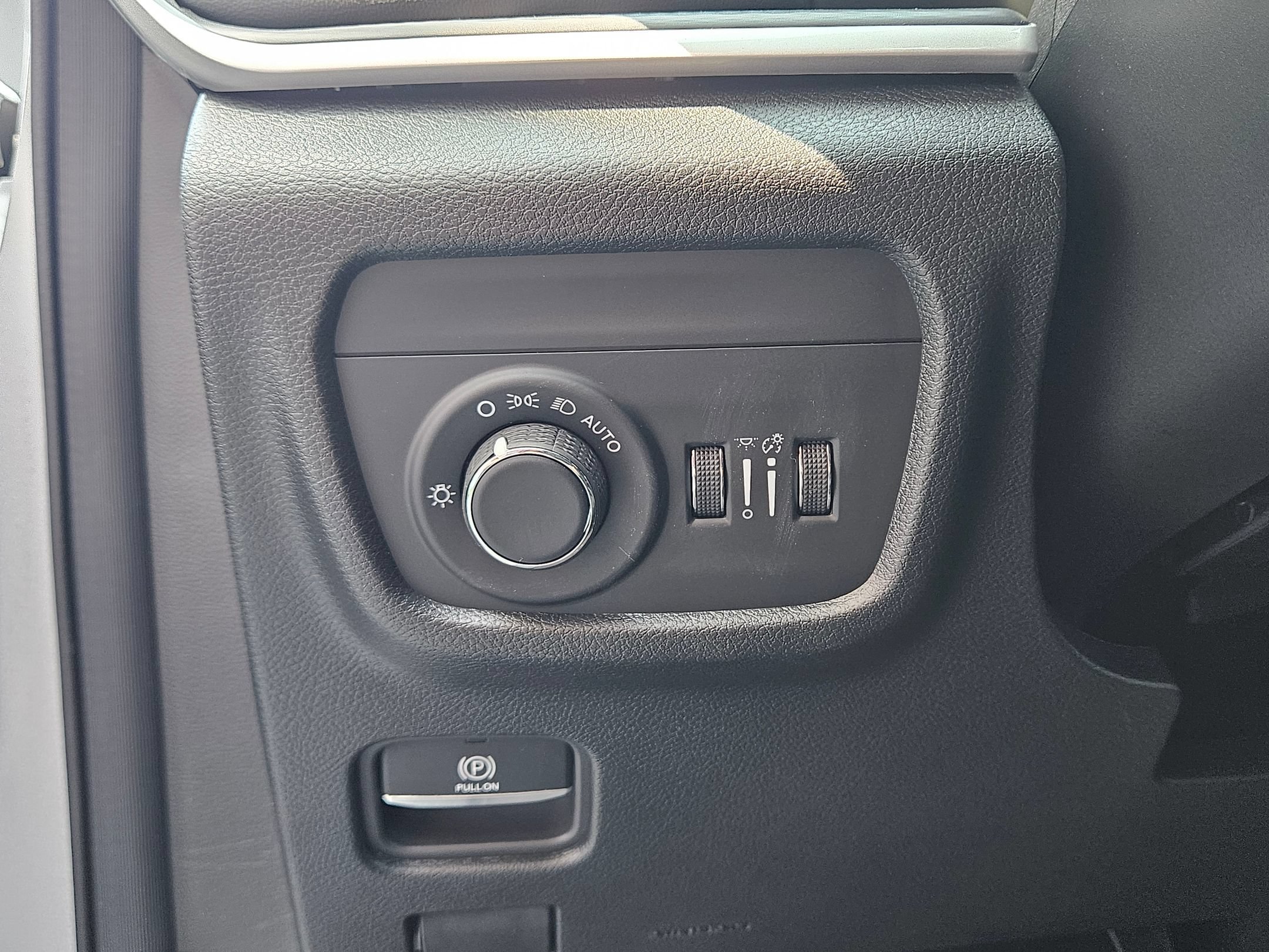 New 2026 Silver Zynith Jeep Laredo image 18