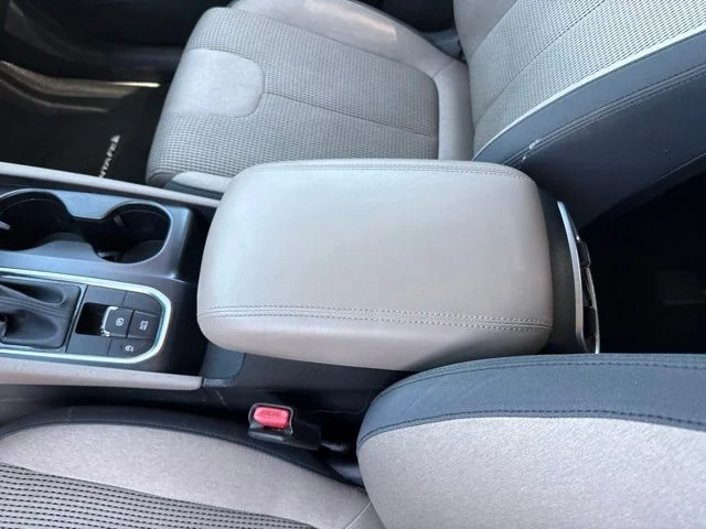 Used 2019 Red Hyundai SE image 20