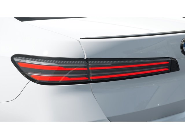 New 2027 Alpine White BMW i7 image 8