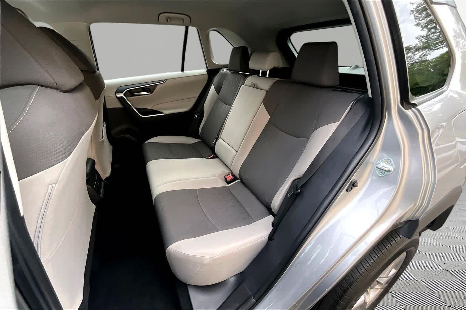 Used 2025 Silver Sky Metallic Toyota XLE image 21