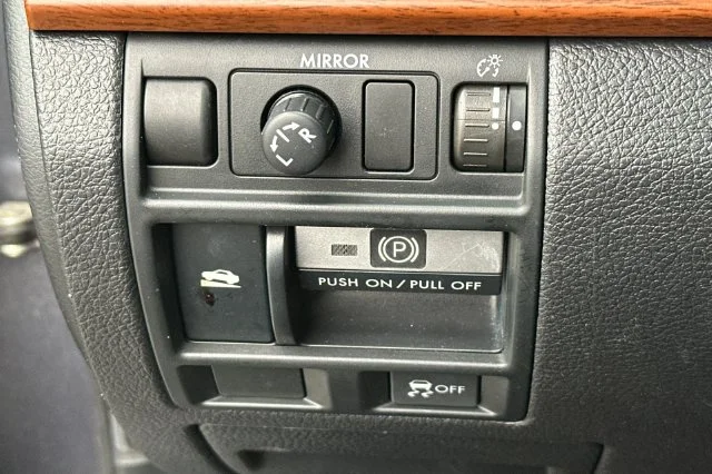 Used 2014 Gray Subaru 2.5i image 31