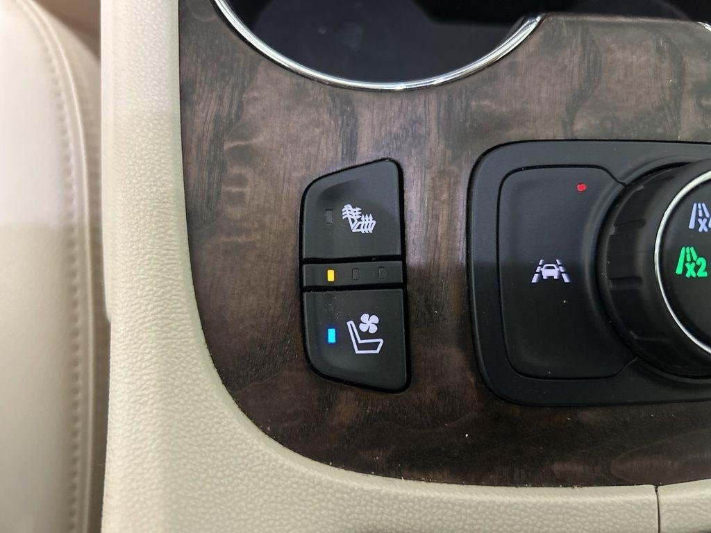 Used 2021 Cayenne Red GMC Denali image 33