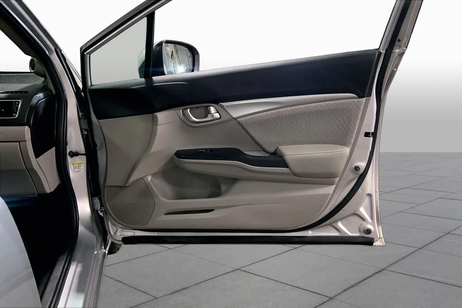 Used 2015 Alabaster Silver Metallic Honda EX image 23