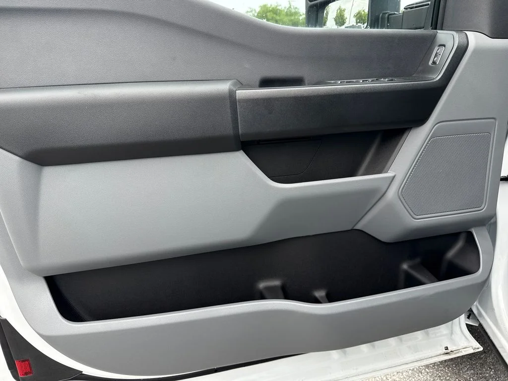 2025 Ford F-350 Super Duty Chassis Cab XL - Photo 17