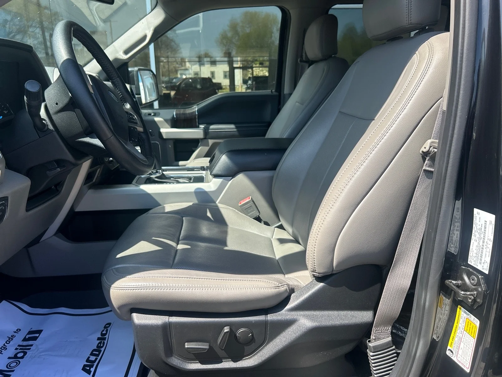 2019 Ford F-150 Lariat - Photo 11