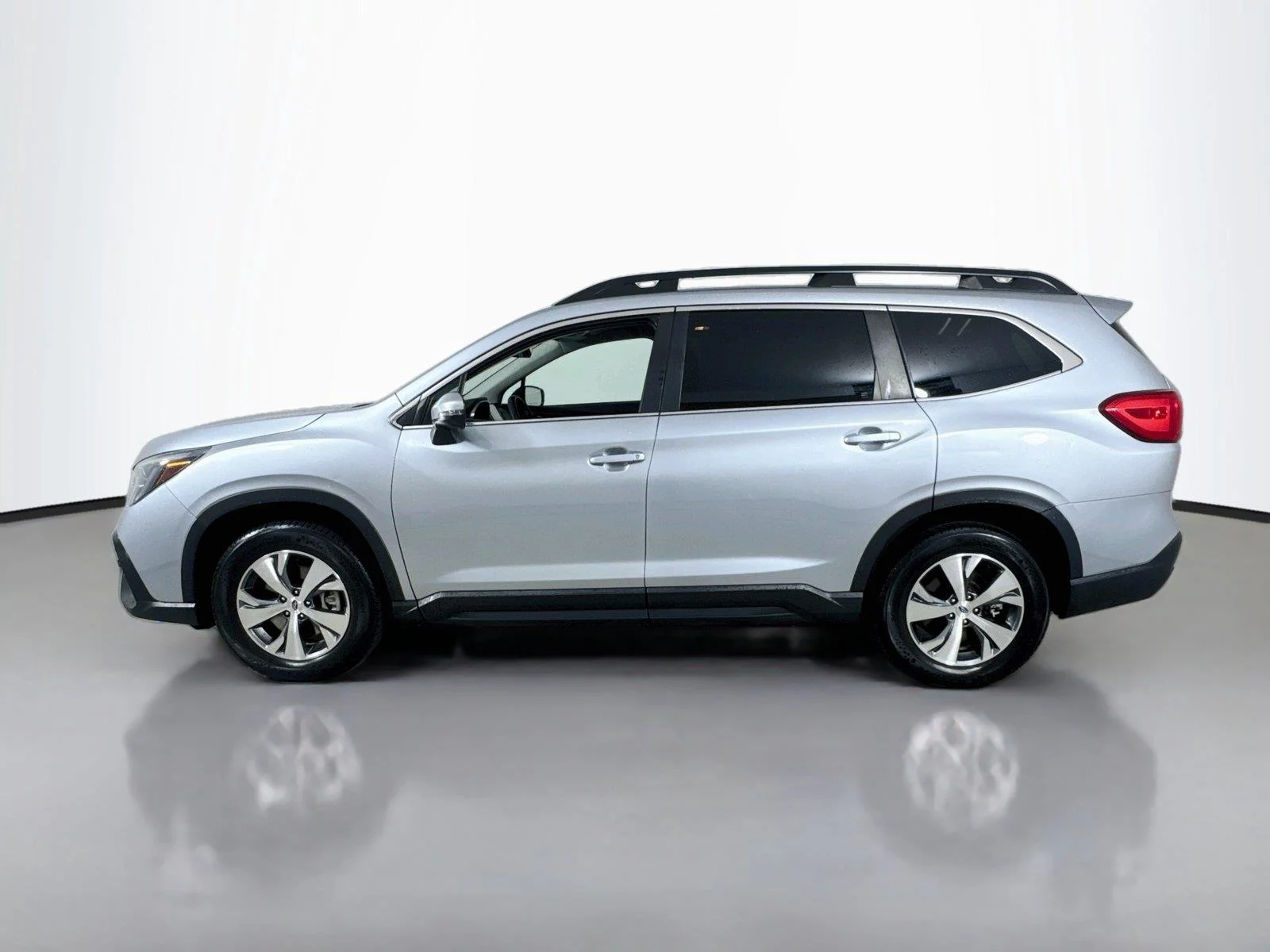 Certified Used 2023 Ice Silver Metallic Subaru Premium image 3