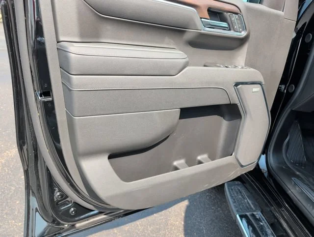 New 2026 Onyx Black GMC SLT image 12