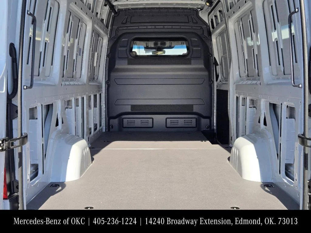 Used 2025 White Mercedes-Benz Cargo 170 WB image 31
