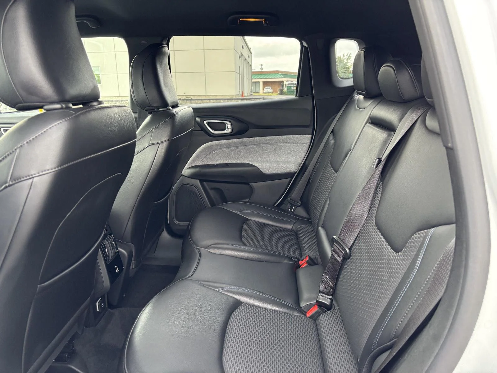 Used 2023 Bright White Clearcoat Jeep Latitude image 32