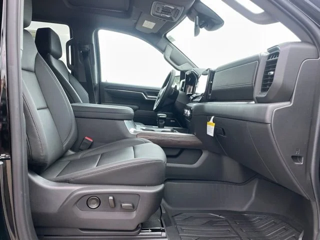 2026 GMC Sierra 1500 SLT - Photo 18