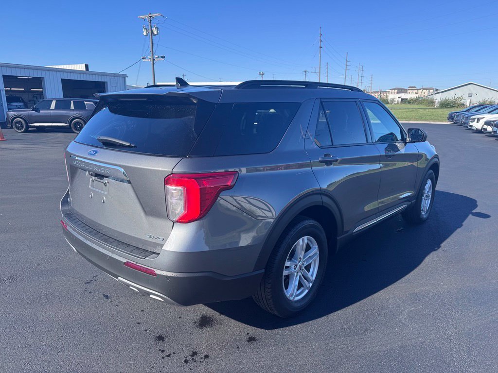 Used 2023 Gray Metallic Ford XLT image 5