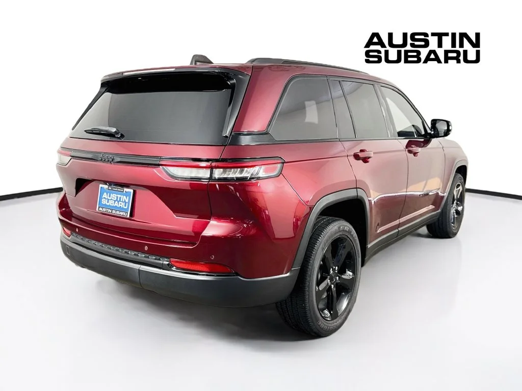 Used 2023 Red Jeep Altitude image 7
