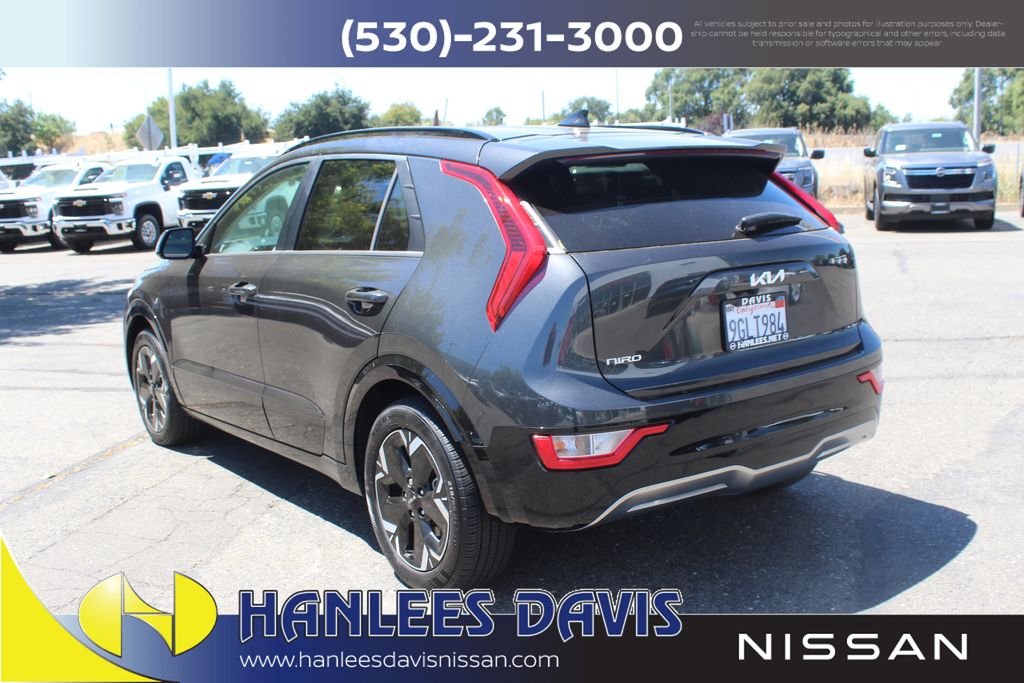 Used 2023 Gray Kia Wind image 9