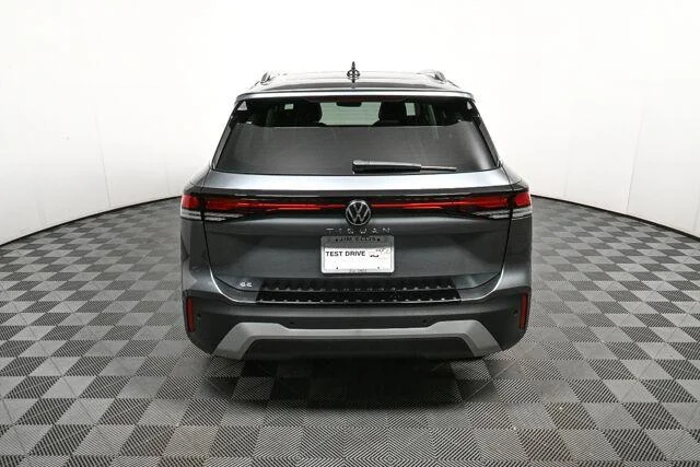 New 2026 Platinum Gray Metallic Volkswagen SE image 25