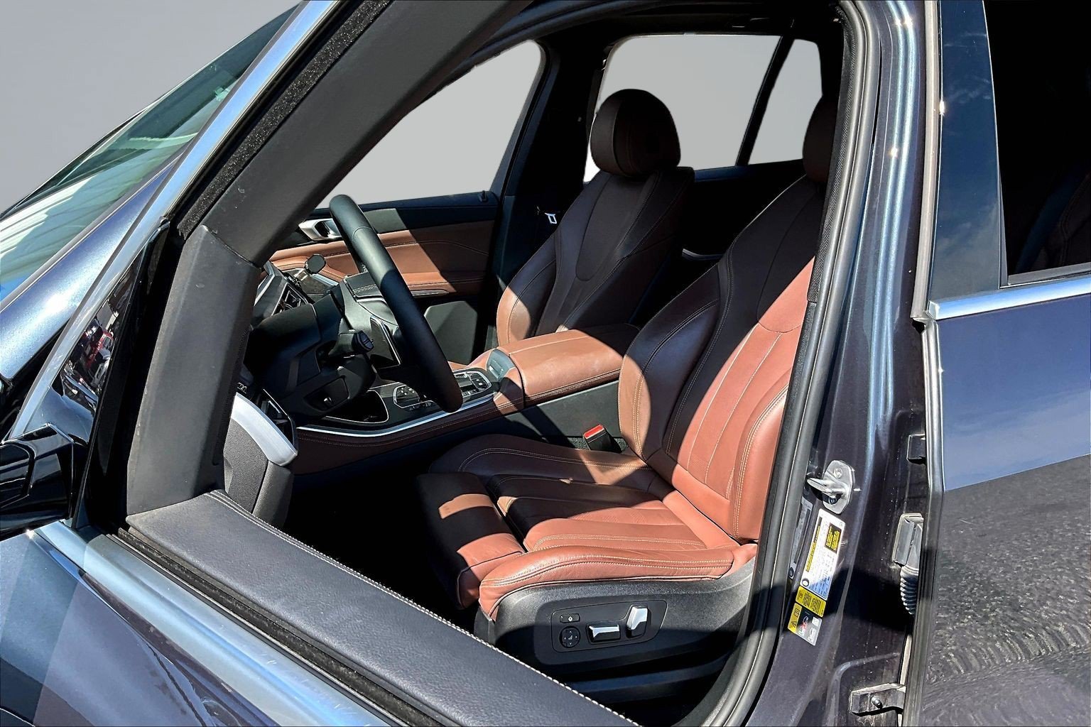 Used 2022 Gray BMW xDrive45e image 22