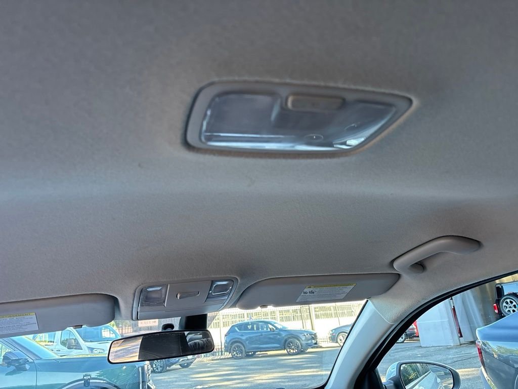 Used 2021 White Kia LXS image 22